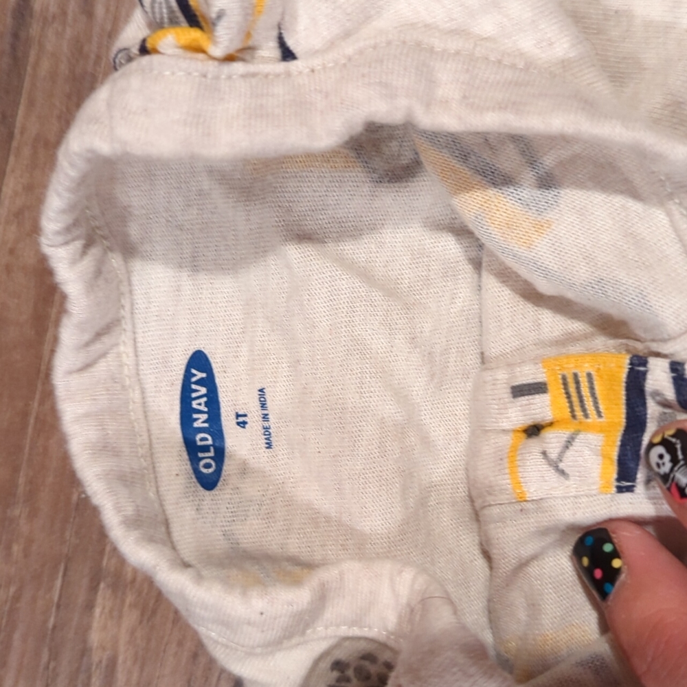 Boys 4t old Navy set - Picture 8 of 8